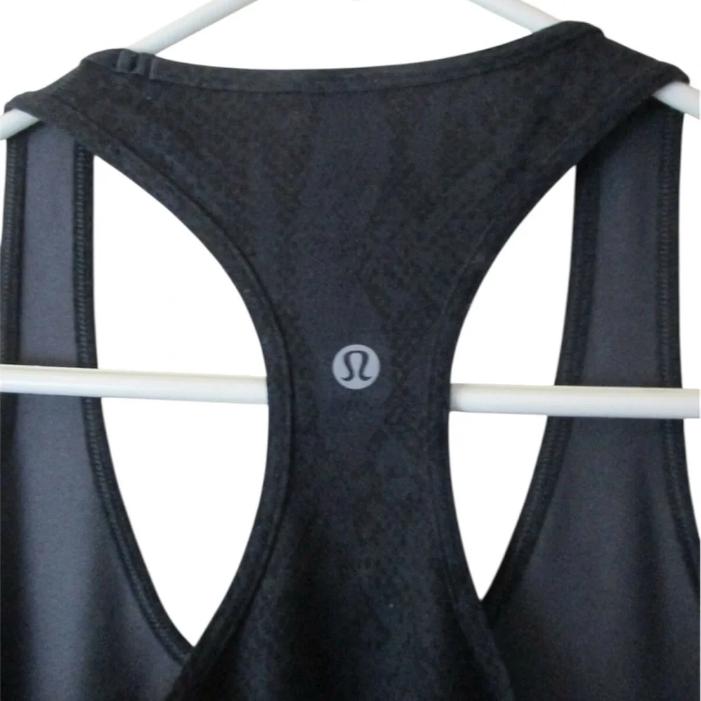 340. lululemon athletica Black Womens Snake-Texture Racerback Tank Size Medium